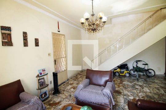 Sala de casa à venda com 2 quartos, 480m² em Olaria, Rio de Janeiro