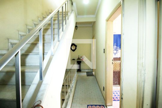 Corredor 2º piso de casa à venda com 2 quartos, 480m² em Olaria, Rio de Janeiro