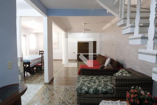 Sala de casa para alugar com 3 quartos, 140m² em São Cristóvão, Cabo Frio