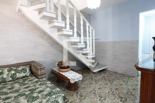 Sala de casa para alugar com 3 quartos, 140m² em São Cristóvão, Cabo Frio