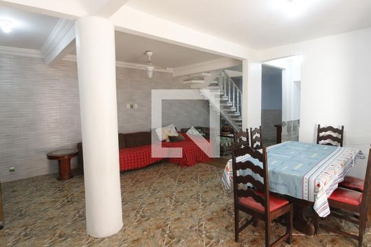 Sala de casa para alugar com 3 quartos, 140m² em São Cristóvão, Cabo Frio