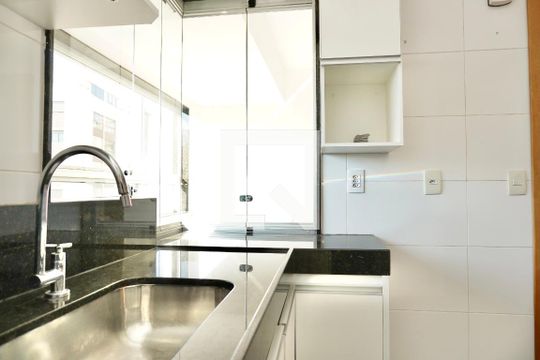 Cozinha  de apartamento para alugar com 3 quartos, 180m² em Santo Antônio, Belo Horizonte