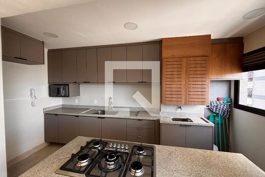 Cozinha de apartamento à venda com 2 quartos, 105m² em Empresarial 18 do Forte, Barueri