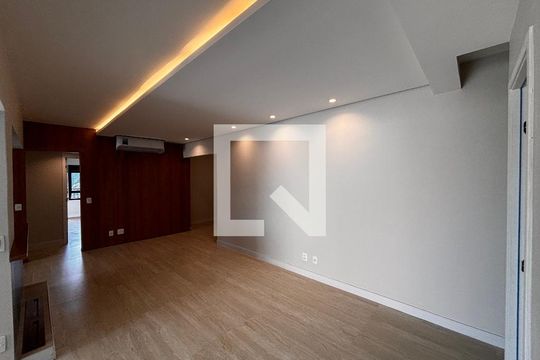 Sala  de apartamento à venda com 2 quartos, 105m² em Empresarial 18 do Forte, Barueri