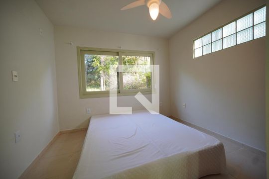 Suíte 1 de casa para alugar com 2 quartos, 300m² em Ingleses Norte, Florianópolis