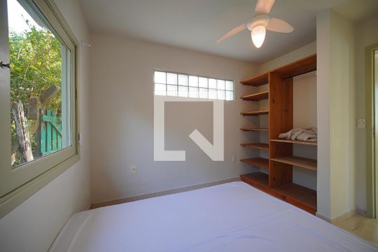 Suíte 1 de casa para alugar com 2 quartos, 300m² em Ingleses Norte, Florianópolis