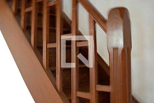 Acesso pavimento superior de casa para alugar com 2 quartos, 98m² em Jardim Paulista, São Paulo