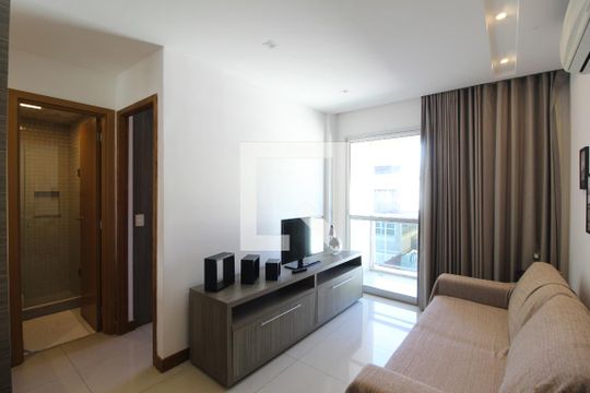Sala de kitnet/studio para alugar com 1 quarto, 35m² em Jacarepaguá, Rio de Janeiro