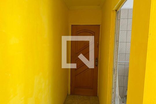 Corredor de apartamento à venda com 2 quartos, 64m² em Piraporinha, São Paulo