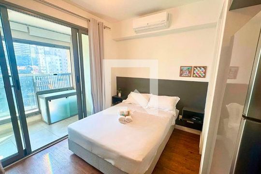 Sala / Quarto de kitnet/studio para alugar com 1 quarto, 25m² em Sumarezinho, São Paulo