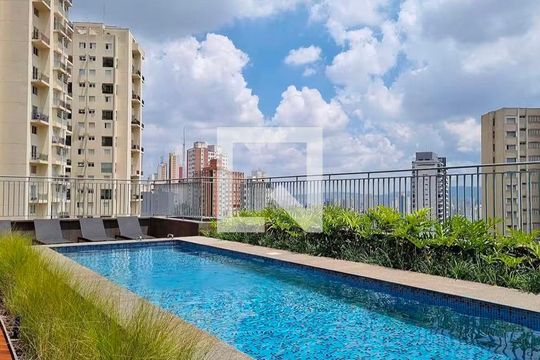 Piscina de kitnet/studio para alugar com 1 quarto, 25m² em Sumarezinho, São Paulo
