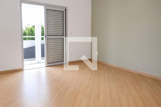 Quarto de casa de condomínio para alugar com 3 quartos, 200m² em Jardim dos Estados, Taubaté