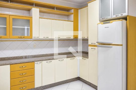 Cozinha de casa de condomínio para alugar com 3 quartos, 200m² em Jardim dos Estados, Taubaté