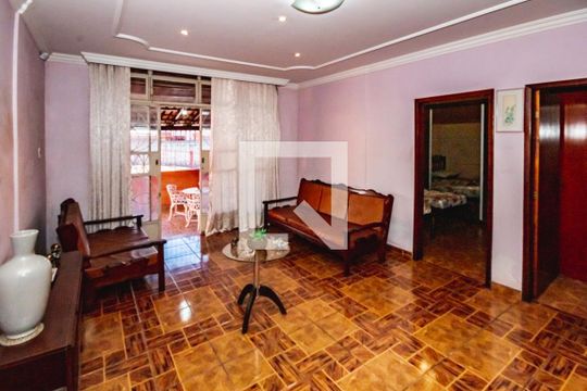 Casa à venda com 4 quartos, 308m² em Guarani, Belo Horizonte
