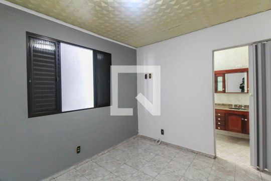Suite de casa à venda com 4 quartos, 375m² em Jardim Guairaca, São Paulo