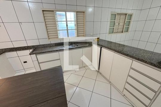 Cozinha de casa para alugar com 3 quartos, 180m² em Pacaembu, Uberlândia