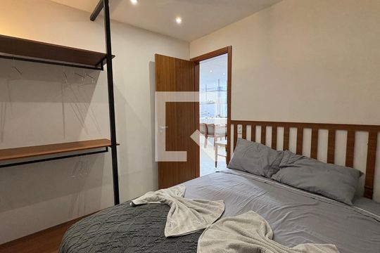 Suíte 1 de casa de condomínio para alugar com 3 quartos, 90m² em Quitandinha, Petrópolis