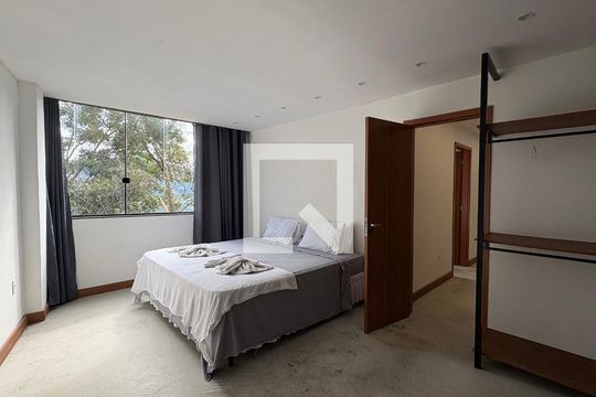 Suíte 3 de casa de condomínio para alugar com 3 quartos, 90m² em Quitandinha, Petrópolis