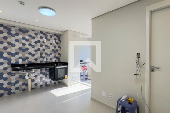Sala, Cozinha e Área de Serviço de apartamento para alugar com 2 quartos, 36m² em Jardim Aeroporto, São Paulo