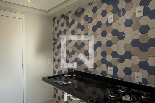 Sala, Cozinha e Área de Serviço de apartamento para alugar com 2 quartos, 36m² em Jardim Aeroporto, São Paulo
