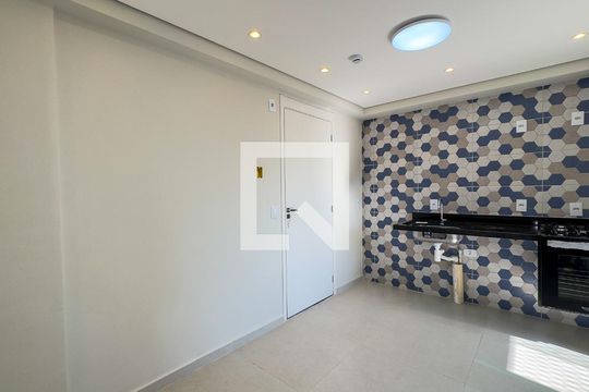 Sala, Cozinha e Área de Serviço de apartamento para alugar com 2 quartos, 36m² em Jardim Aeroporto, São Paulo