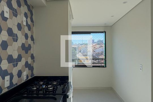 Sala, Cozinha e Área de Serviço de apartamento para alugar com 2 quartos, 36m² em Jardim Aeroporto, São Paulo
