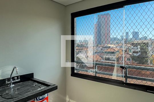 Sala, Cozinha e Área de Serviço de apartamento para alugar com 2 quartos, 36m² em Jardim Aeroporto, São Paulo