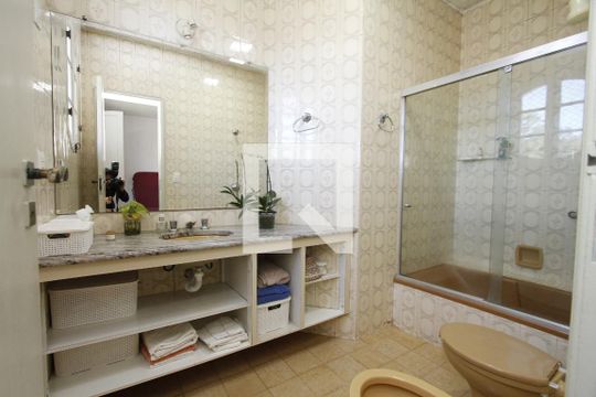 Banheiro do Quarto 1 de casa à venda com 4 quartos, 264m² em Santa Lúcia, Belo Horizonte