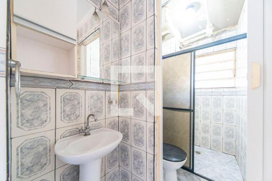 Banheiro de apartamento à venda com 2 quartos, 54m² em Jardim Santo André Cdhu, Santo André