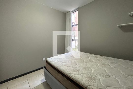 Quarto 2 de apartamento para alugar com 3 quartos, 73m² em Itacorubi, Florianópolis