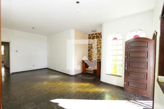 Sala de casa para alugar com 5 quartos, 300m² em Alto Caiçaras, Belo Horizonte