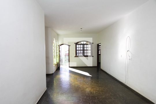 Sala de casa para alugar com 5 quartos, 300m² em Alto Caiçaras, Belo Horizonte