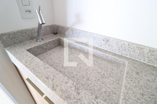 Lavabo de apartamento para alugar com 3 quartos, 147m² em Jardim Sul, Uberlândia