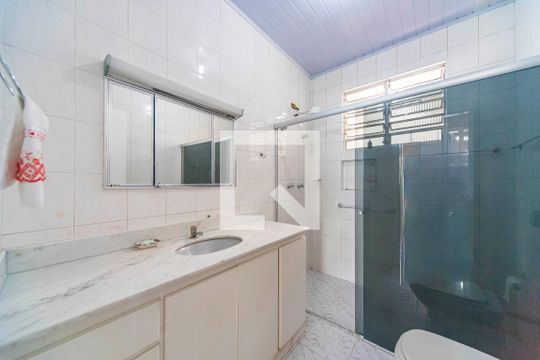 Banheiro Social de casa à venda com 2 quartos, 163m² em Vila Aquilino, Santo André