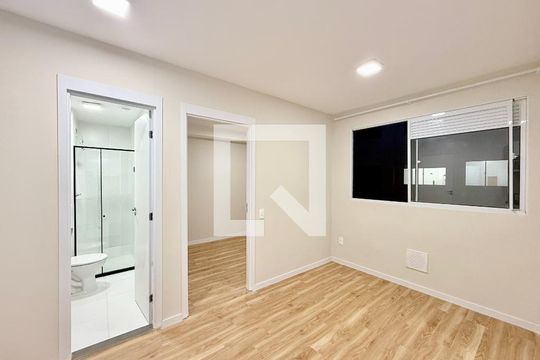 Sala  de apartamento para alugar com 2 quartos, 32m² em Jardim Caravelas, São Paulo
