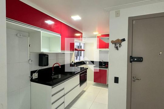 Cozinha de apartamento para alugar com 2 quartos, 39m² em Nova Brasília, Salvador