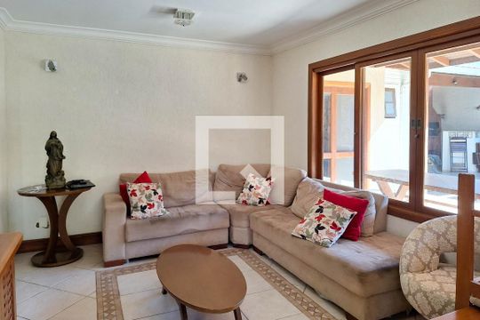 Casa à venda com 4 quartos, 350m² em Serra Grande, Niterói