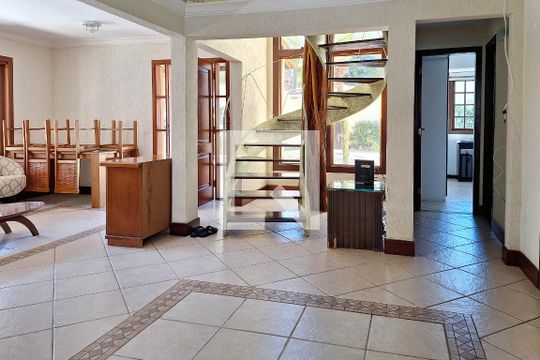 Sala 1 de casa à venda com 4 quartos, 350m² em Serra Grande, Niterói