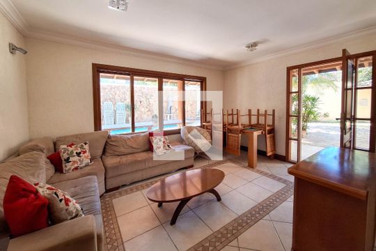 Sala 1 de casa à venda com 4 quartos, 350m² em Serra Grande, Niterói