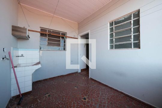 Cozinha/Área de serviço de apartamento para alugar com 2 quartos, 70m² em Vila Talarico, São Paulo
