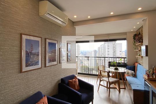 Sala de apartamento para alugar com 2 quartos, 78m² em Continental, Osasco