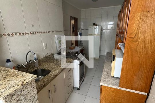 Cozinha de apartamento para alugar com 2 quartos, 75m² em Centro, Pelotas