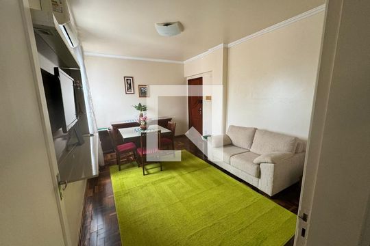Sala de apartamento para alugar com 2 quartos, 75m² em Centro, Pelotas