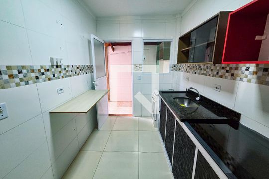 Cozinha de casa de condomínio para alugar com 2 quartos, 41m² em Maracanã, Praia Grande