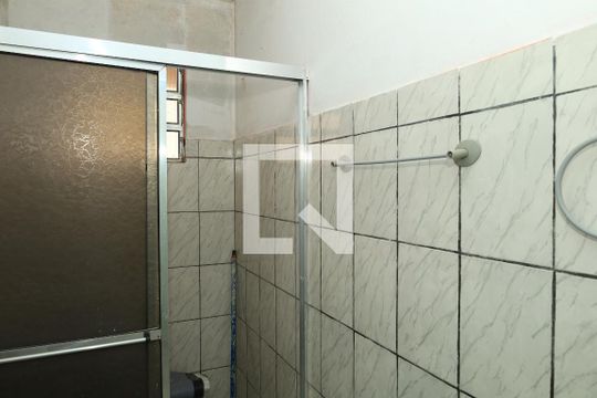 Banheiro social de casa para alugar com 1 quarto, 35m² em Vila Iolanda Ii, São Paulo