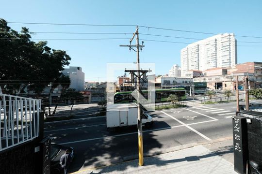 Vista da Sala/Cozinha de casa de condomínio para alugar com 2 quartos, 75m² em Vila Marieta, São Paulo