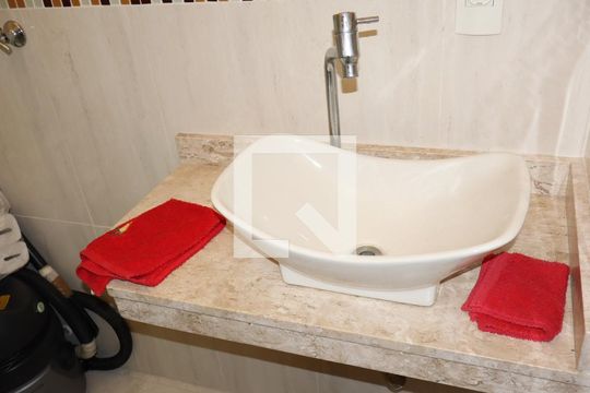 Banheiro suíte 1 de casa à venda com 2 quartos, 85m² em Vila Alpina, São Paulo