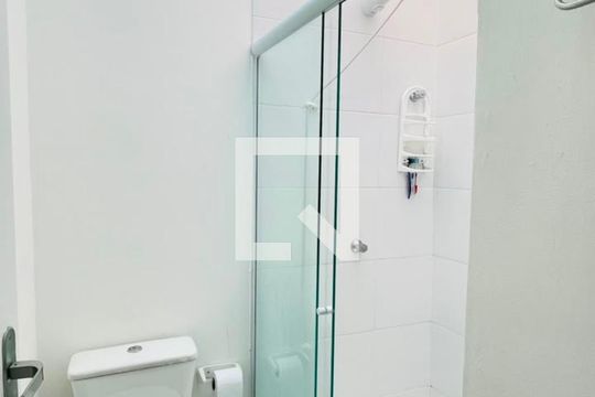 Banheiro de casa de condomínio para alugar com 2 quartos, 49m² em Bairro Jardim Nossa Senhora das Graças, Cotia
