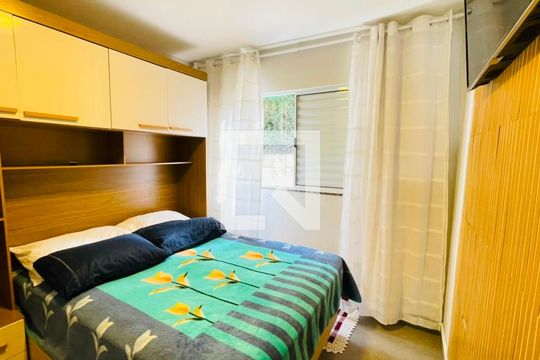 Quarto  de casa de condomínio para alugar com 2 quartos, 49m² em Bairro Jardim Nossa Senhora das Graças, Cotia