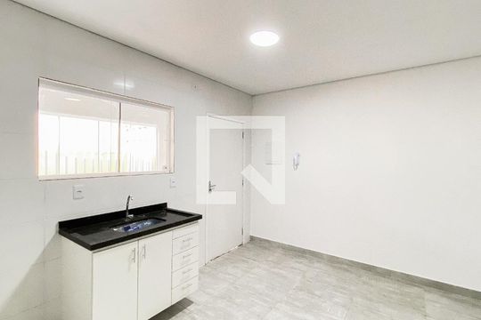 Sala/cozinha  de casa de condomínio para alugar com 2 quartos, 60m² em Vila Marieta, São Paulo